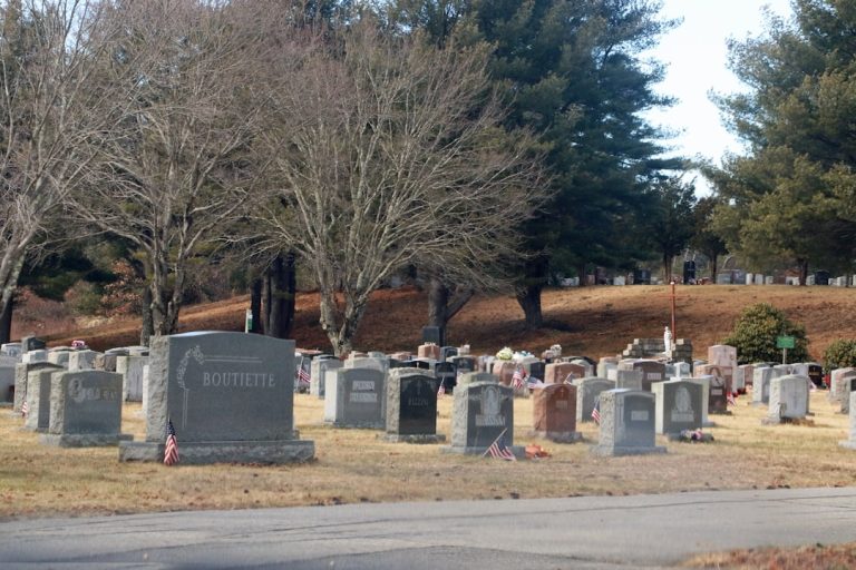 Burying Ashes in the Cemetery: A Comprehensive Guide