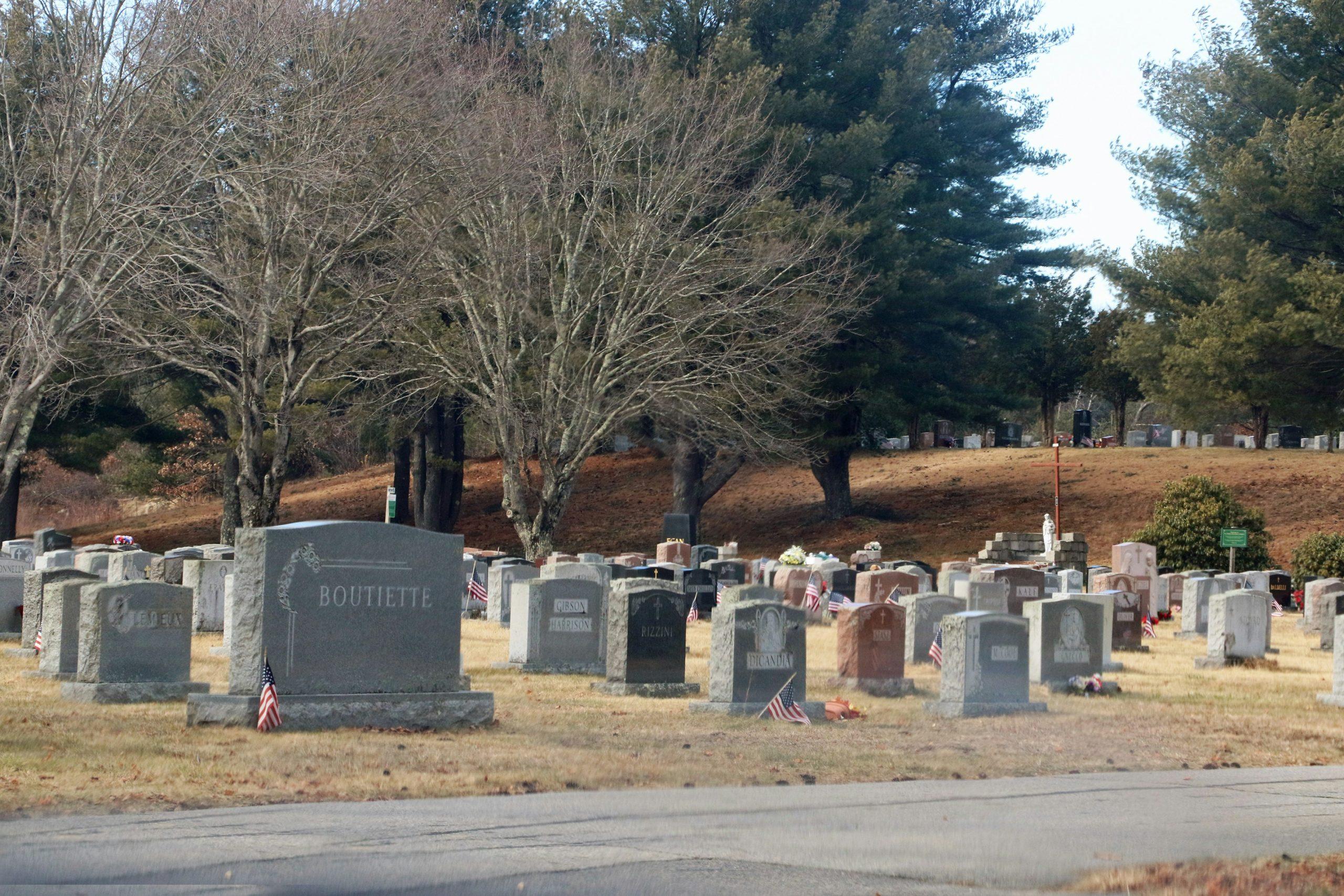 burying ashes in cemetery