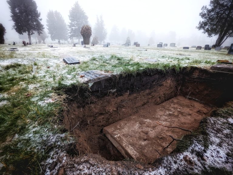 How to Select the Right Burial Plot for Your Family