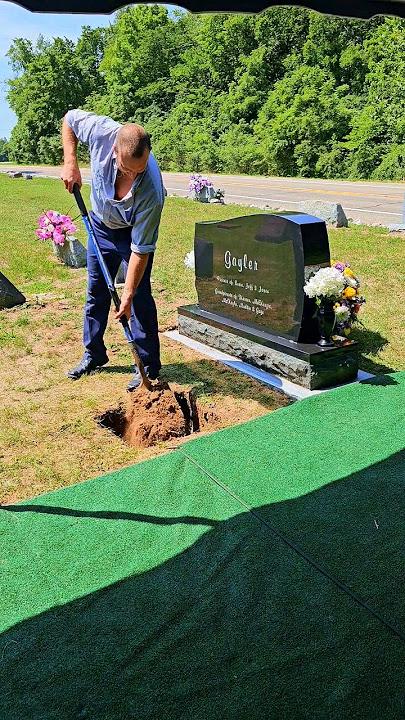 The Advantages of Cemetery Urn Burials: Costs and Practices