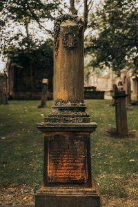 Choosing Personalized Grave Urns: Insights for 2026