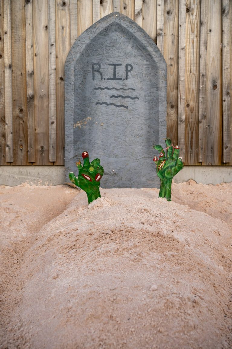 How to Find Cheap Headstone Options in 2026