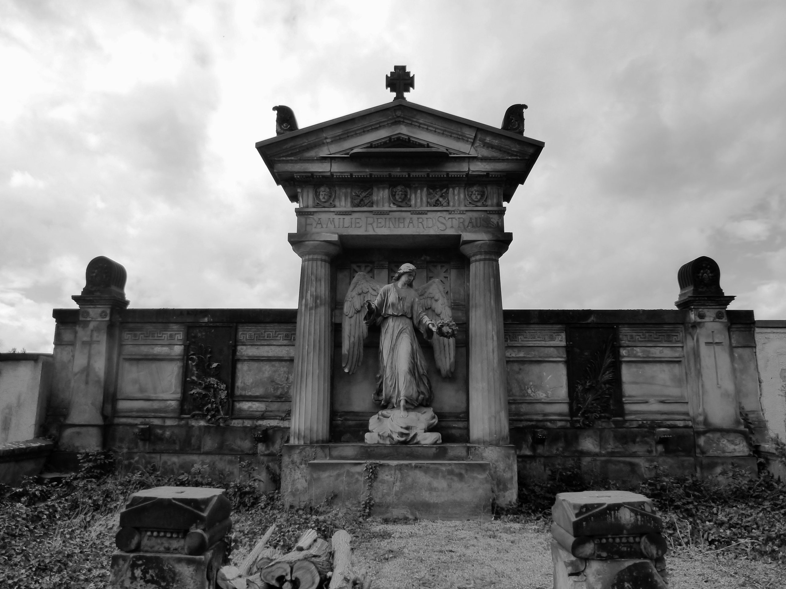 private cemetery plot cost 2026